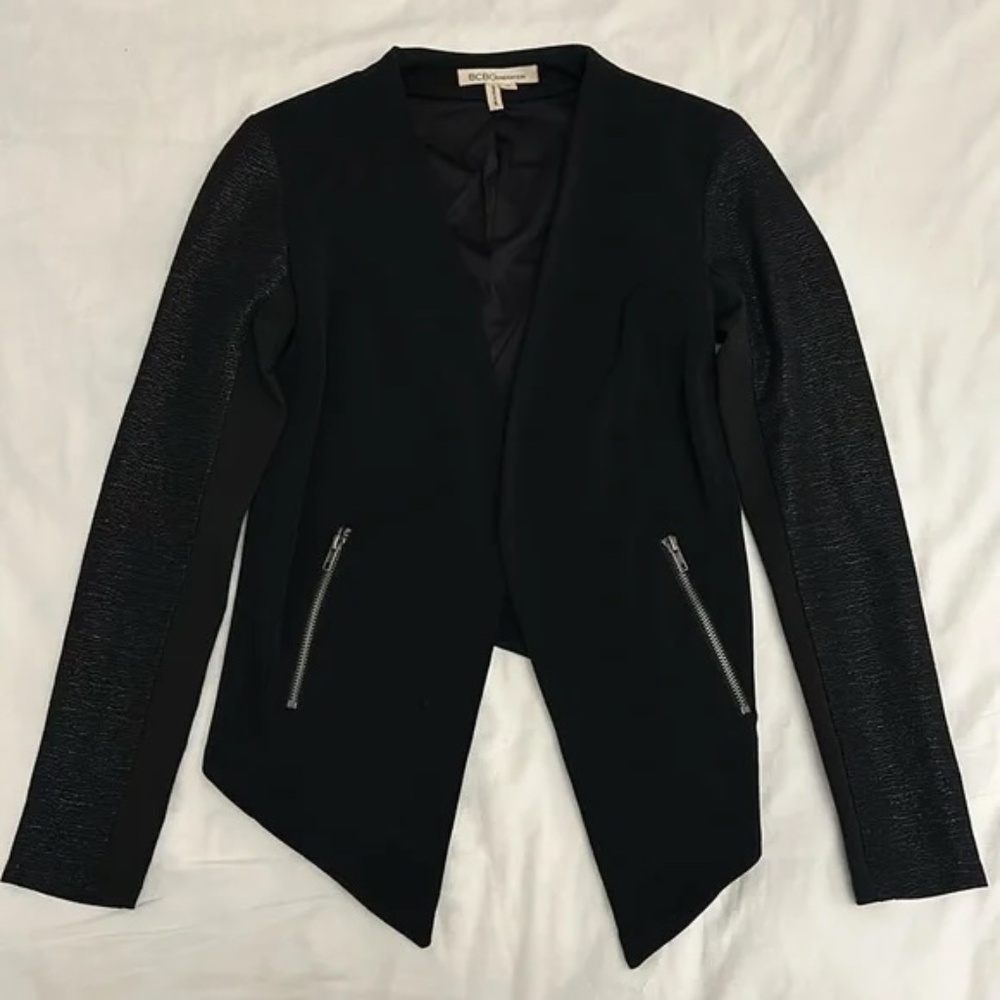 💕2 for $15💕 BCBGeneration Cropped Black Blazer Lurex Sleeves Hi-low Zipper